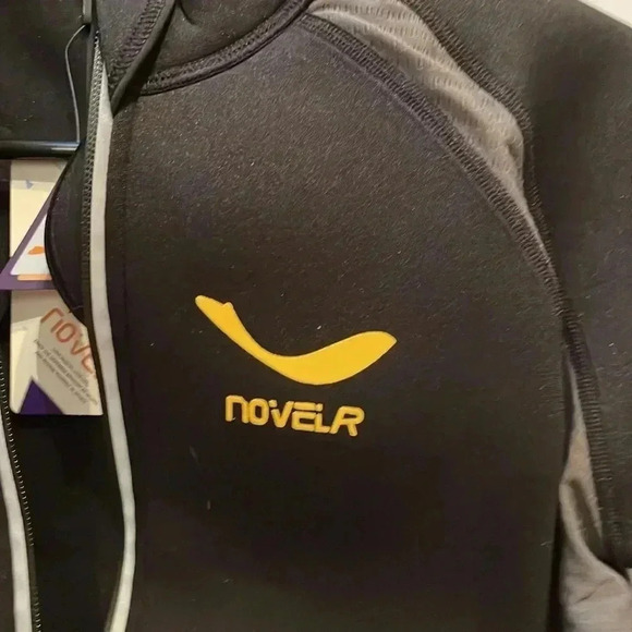 Kids Wetsuit top- small - Picture 2 of 6